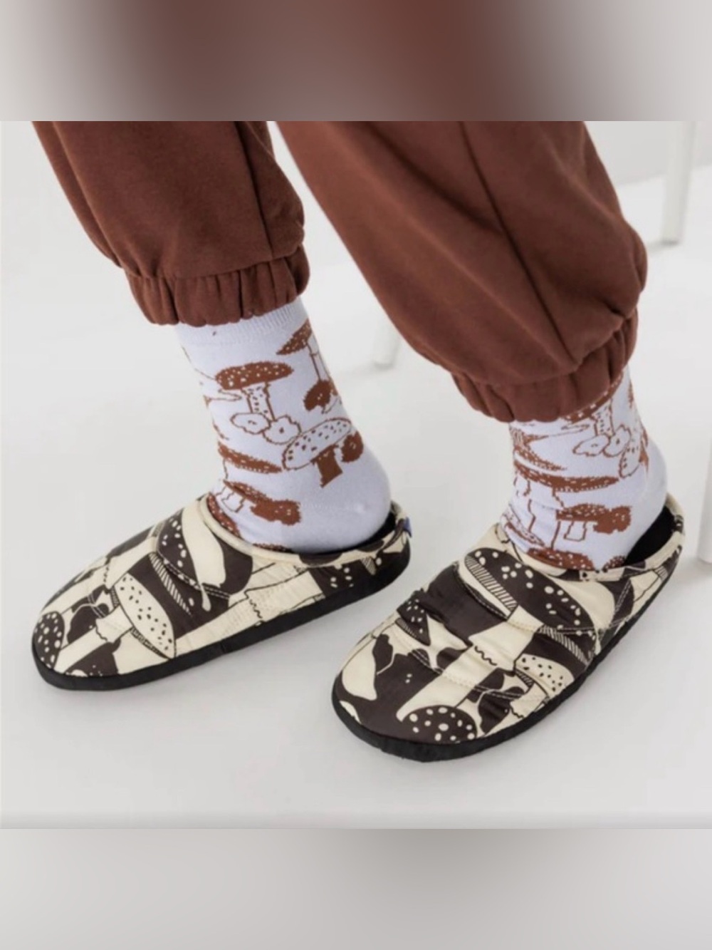 BAGGU Women’s Black & Cream Mushroom Quilted Puffy Slippers Small/Medium - Picture 2 of 7